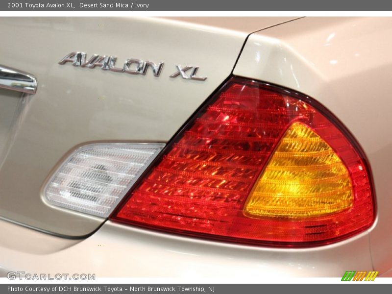 Desert Sand Mica / Ivory 2001 Toyota Avalon XL