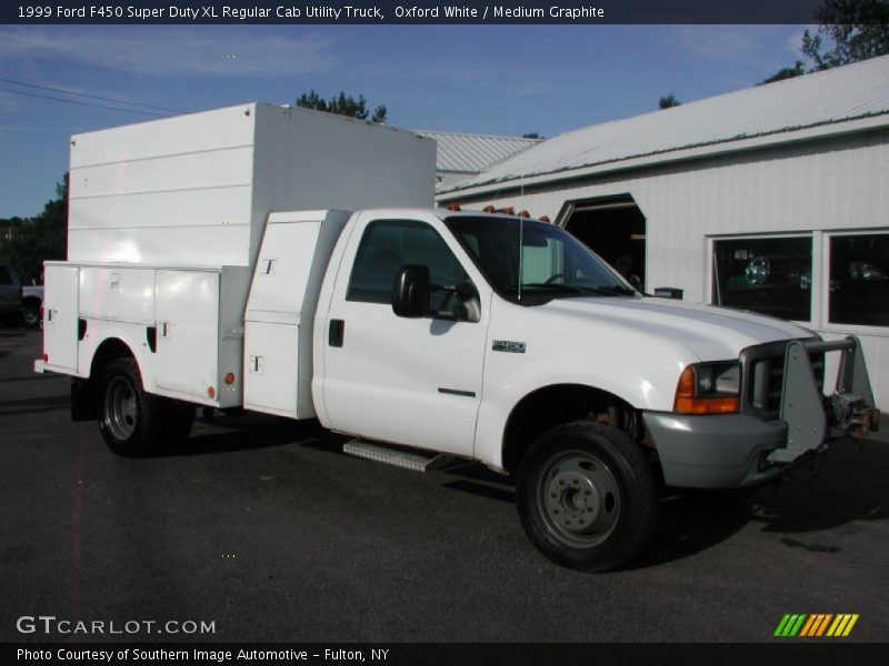 Oxford White / Medium Graphite 1999 Ford F450 Super Duty XL Regular Cab Utility Truck