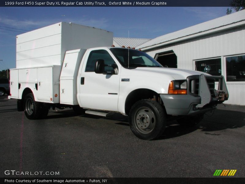 Oxford White / Medium Graphite 1999 Ford F450 Super Duty XL Regular Cab Utility Truck