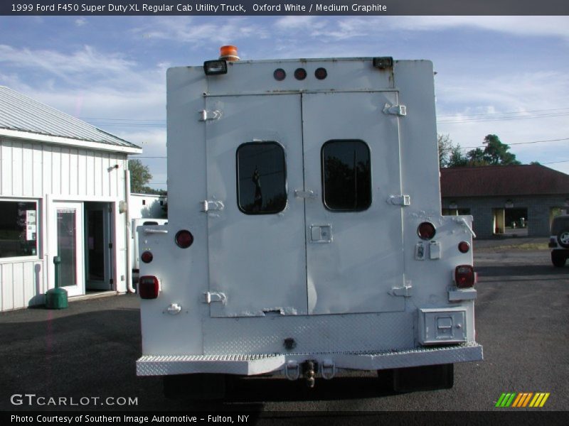 Oxford White / Medium Graphite 1999 Ford F450 Super Duty XL Regular Cab Utility Truck