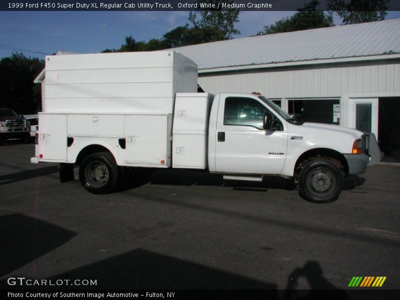 Oxford White / Medium Graphite 1999 Ford F450 Super Duty XL Regular Cab Utility Truck