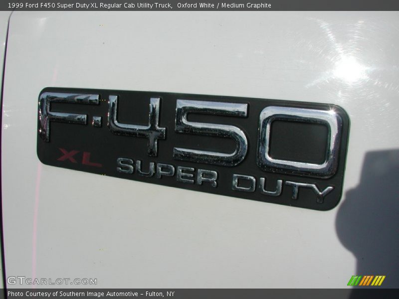 Oxford White / Medium Graphite 1999 Ford F450 Super Duty XL Regular Cab Utility Truck