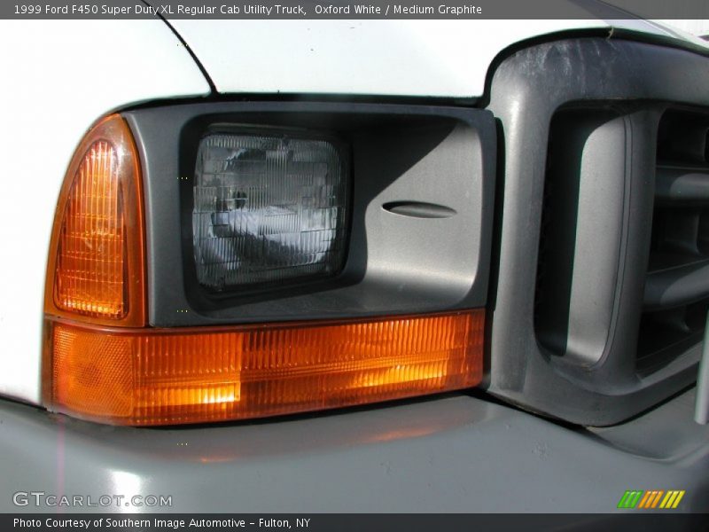 Oxford White / Medium Graphite 1999 Ford F450 Super Duty XL Regular Cab Utility Truck