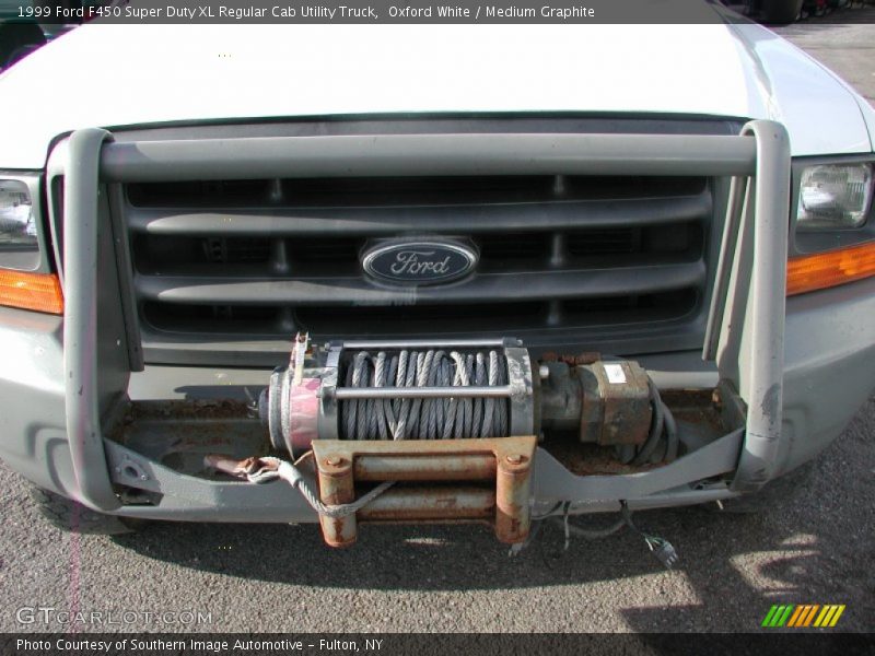 Oxford White / Medium Graphite 1999 Ford F450 Super Duty XL Regular Cab Utility Truck