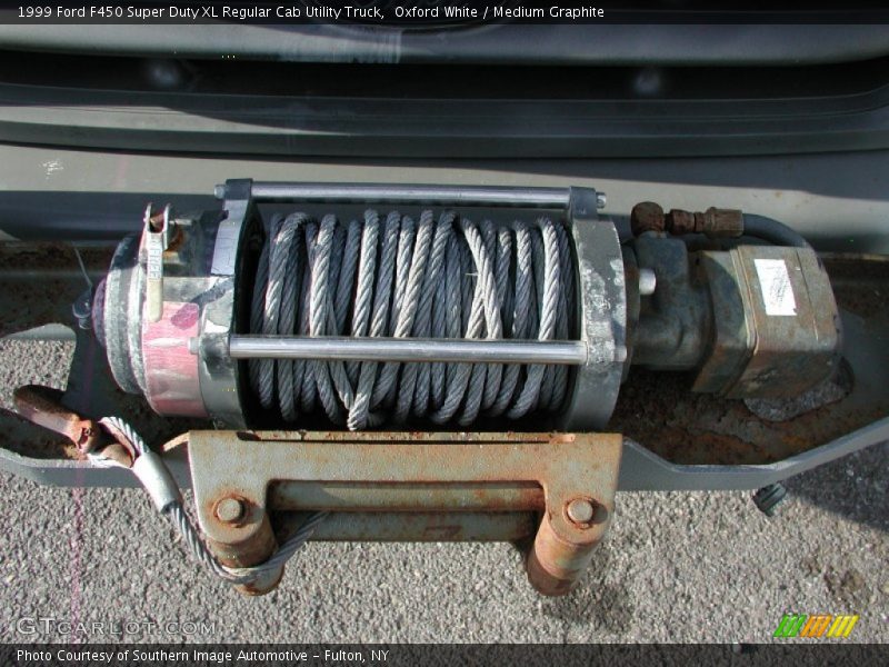 Oxford White / Medium Graphite 1999 Ford F450 Super Duty XL Regular Cab Utility Truck