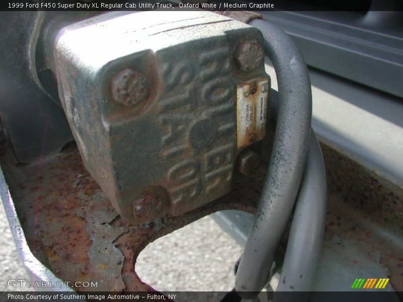 Oxford White / Medium Graphite 1999 Ford F450 Super Duty XL Regular Cab Utility Truck