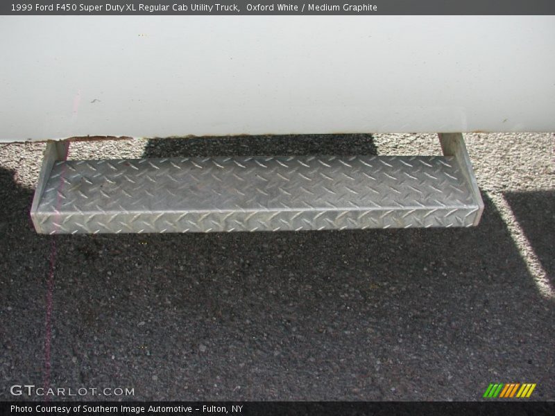 Oxford White / Medium Graphite 1999 Ford F450 Super Duty XL Regular Cab Utility Truck