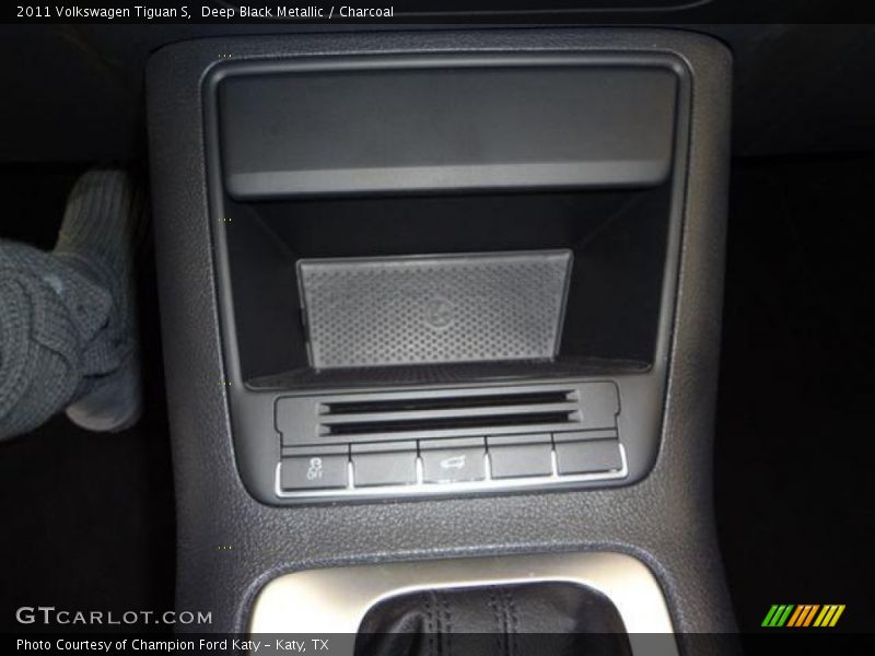 Deep Black Metallic / Charcoal 2011 Volkswagen Tiguan S