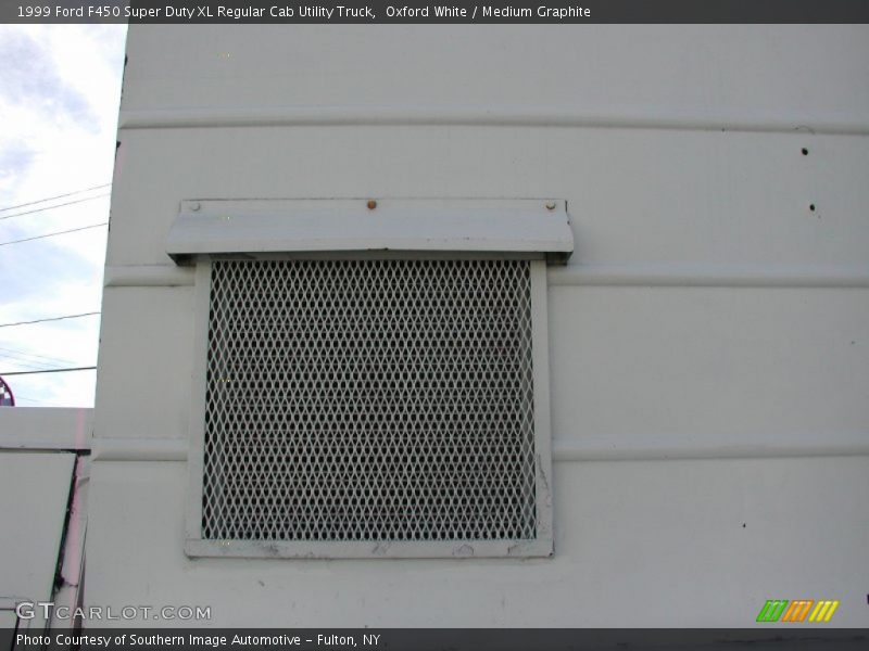 Oxford White / Medium Graphite 1999 Ford F450 Super Duty XL Regular Cab Utility Truck