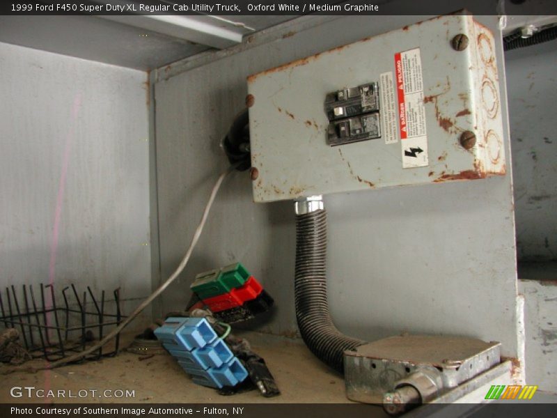 Oxford White / Medium Graphite 1999 Ford F450 Super Duty XL Regular Cab Utility Truck