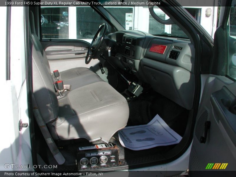 Oxford White / Medium Graphite 1999 Ford F450 Super Duty XL Regular Cab Utility Truck