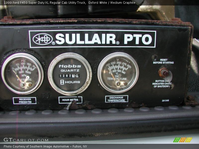 Oxford White / Medium Graphite 1999 Ford F450 Super Duty XL Regular Cab Utility Truck