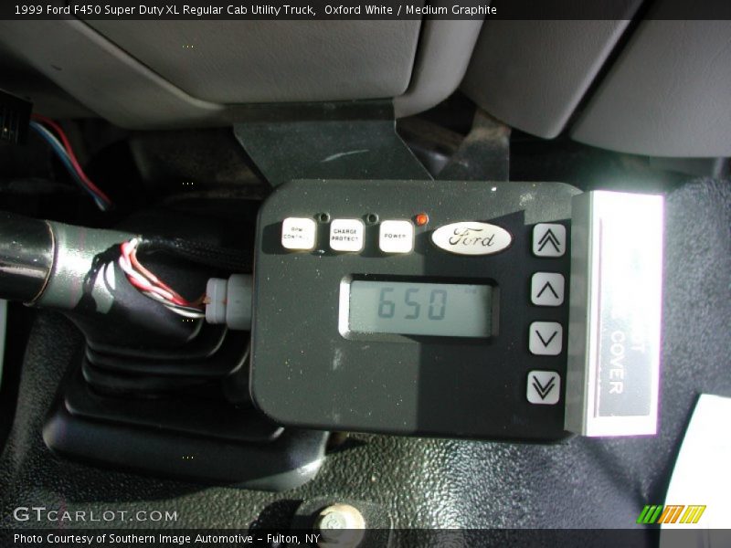 Oxford White / Medium Graphite 1999 Ford F450 Super Duty XL Regular Cab Utility Truck