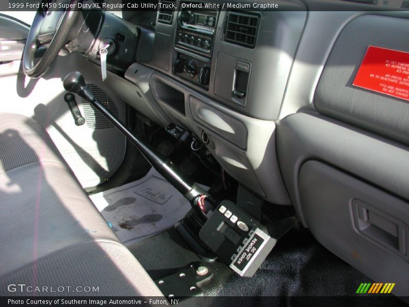 Oxford White / Medium Graphite 1999 Ford F450 Super Duty XL Regular Cab Utility Truck