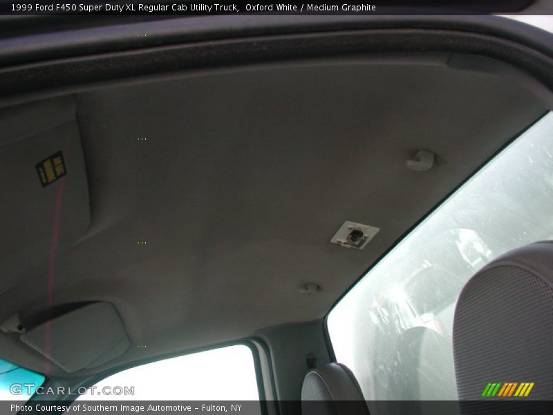 Oxford White / Medium Graphite 1999 Ford F450 Super Duty XL Regular Cab Utility Truck