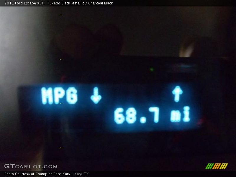 Tuxedo Black Metallic / Charcoal Black 2011 Ford Escape XLT