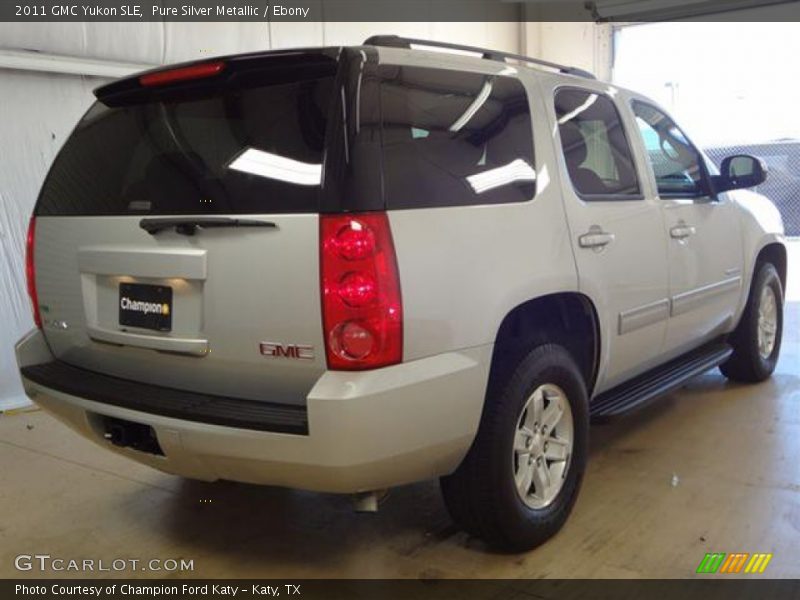 Pure Silver Metallic / Ebony 2011 GMC Yukon SLE