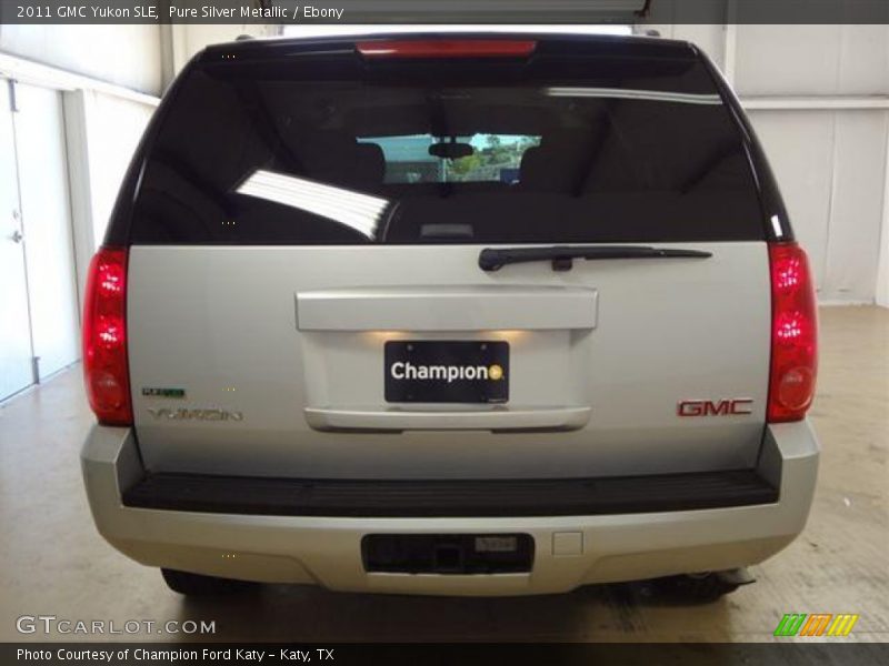 Pure Silver Metallic / Ebony 2011 GMC Yukon SLE