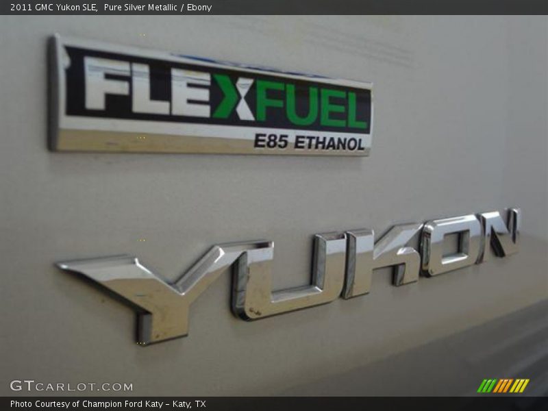 Pure Silver Metallic / Ebony 2011 GMC Yukon SLE