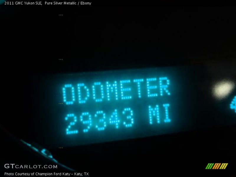 Pure Silver Metallic / Ebony 2011 GMC Yukon SLE