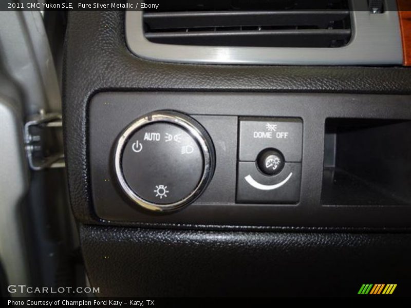 Pure Silver Metallic / Ebony 2011 GMC Yukon SLE