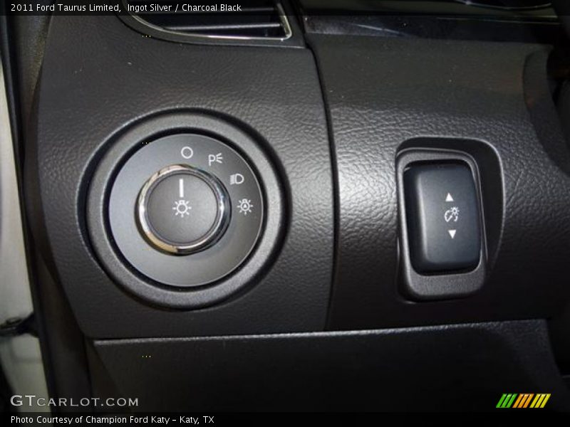 Ingot Silver / Charcoal Black 2011 Ford Taurus Limited