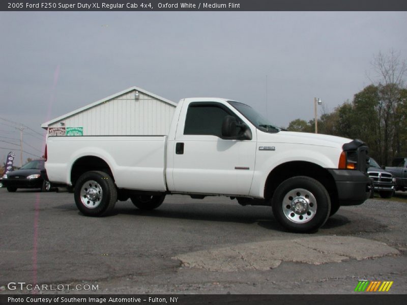 Oxford White / Medium Flint 2005 Ford F250 Super Duty XL Regular Cab 4x4