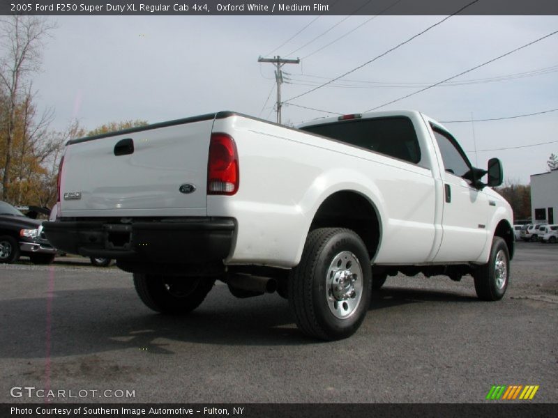 Oxford White / Medium Flint 2005 Ford F250 Super Duty XL Regular Cab 4x4