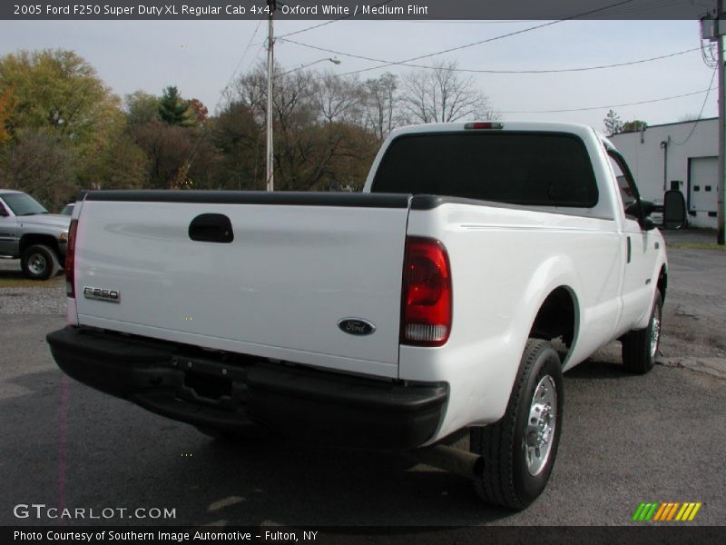 Oxford White / Medium Flint 2005 Ford F250 Super Duty XL Regular Cab 4x4