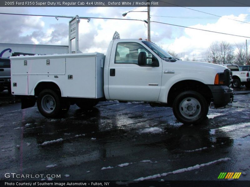 Oxford White / Medium Flint 2005 Ford F350 Super Duty XL Regular Cab 4x4 Utility