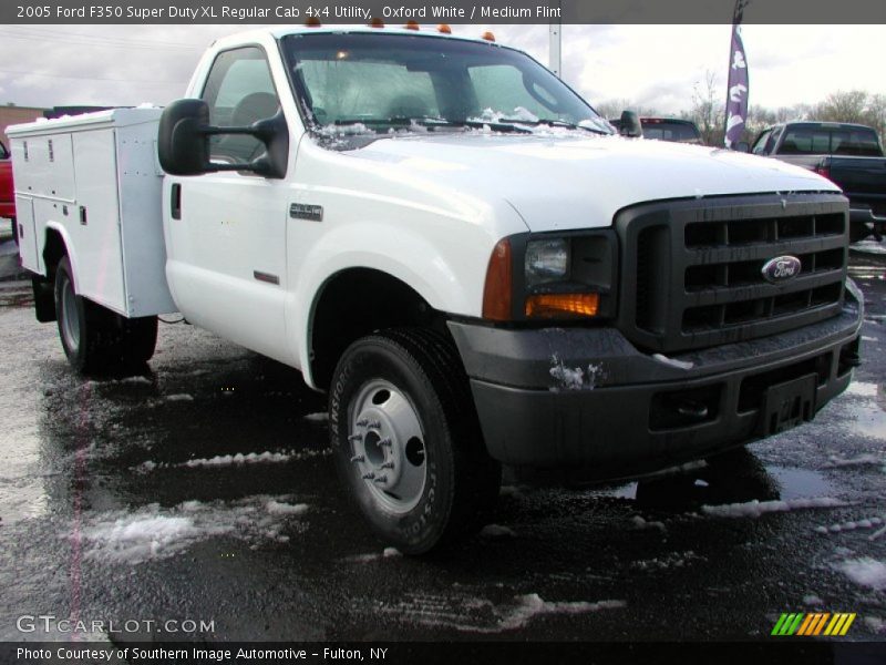 Oxford White / Medium Flint 2005 Ford F350 Super Duty XL Regular Cab 4x4 Utility