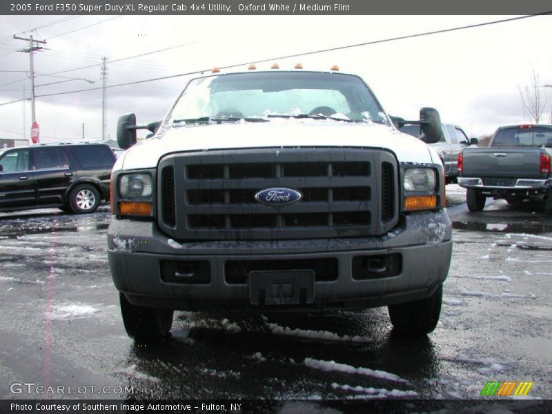 Oxford White / Medium Flint 2005 Ford F350 Super Duty XL Regular Cab 4x4 Utility