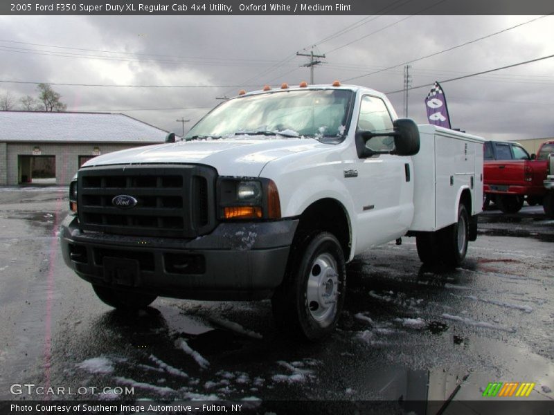 Oxford White / Medium Flint 2005 Ford F350 Super Duty XL Regular Cab 4x4 Utility