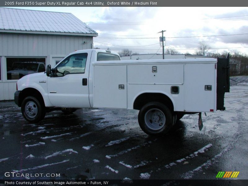 Oxford White / Medium Flint 2005 Ford F350 Super Duty XL Regular Cab 4x4 Utility