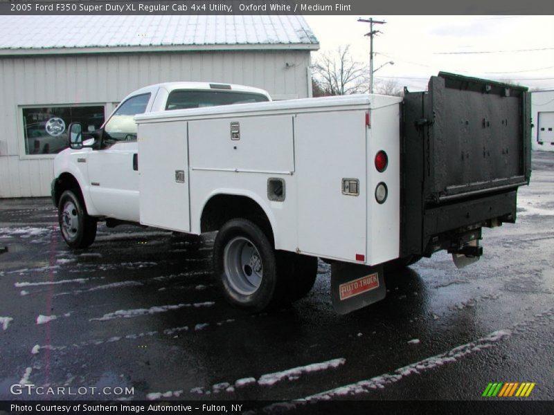 Oxford White / Medium Flint 2005 Ford F350 Super Duty XL Regular Cab 4x4 Utility