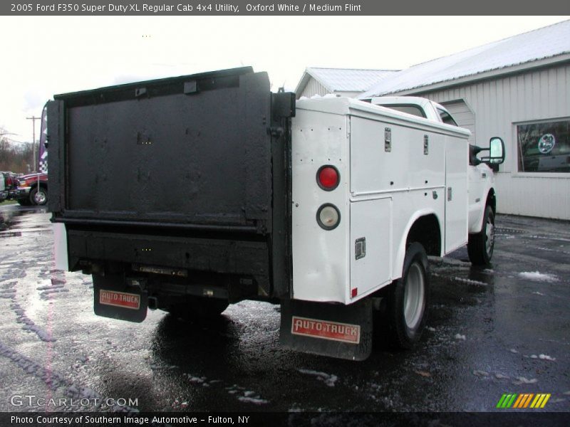 Oxford White / Medium Flint 2005 Ford F350 Super Duty XL Regular Cab 4x4 Utility