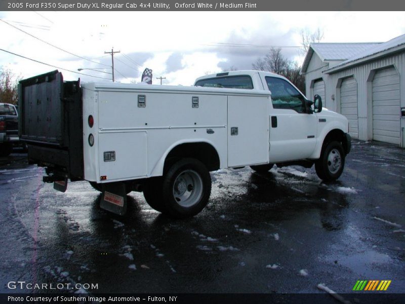 Oxford White / Medium Flint 2005 Ford F350 Super Duty XL Regular Cab 4x4 Utility