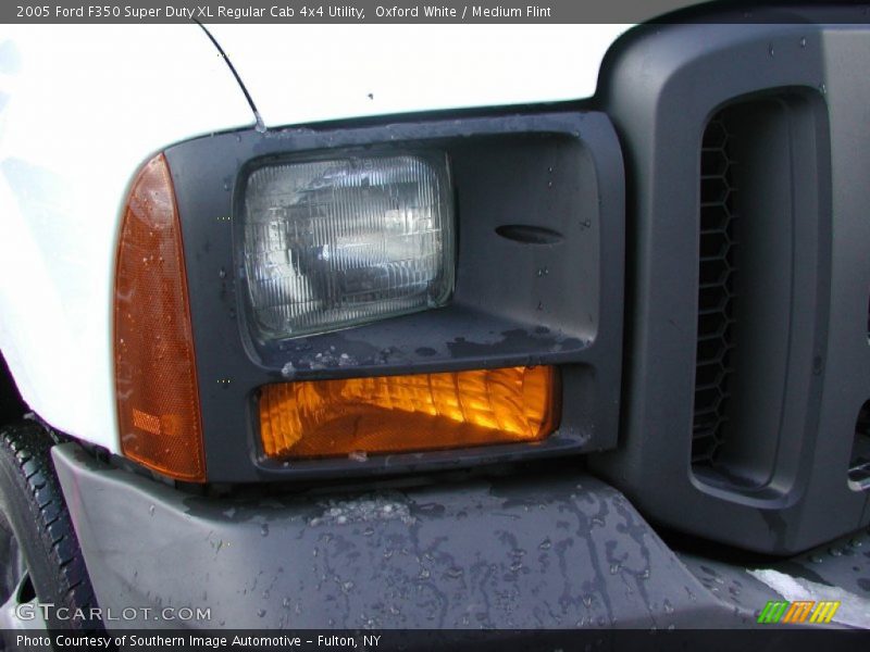 Oxford White / Medium Flint 2005 Ford F350 Super Duty XL Regular Cab 4x4 Utility