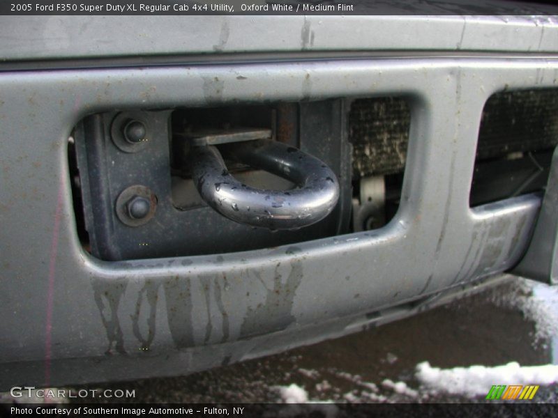 Oxford White / Medium Flint 2005 Ford F350 Super Duty XL Regular Cab 4x4 Utility