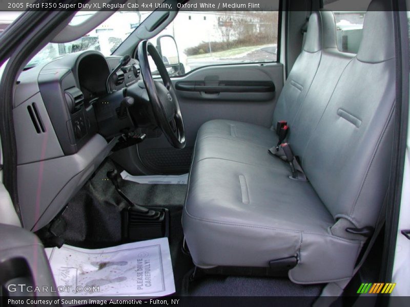 Oxford White / Medium Flint 2005 Ford F350 Super Duty XL Regular Cab 4x4 Utility