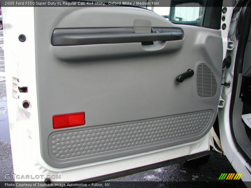 Oxford White / Medium Flint 2005 Ford F350 Super Duty XL Regular Cab 4x4 Utility