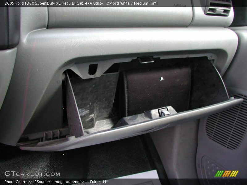 Oxford White / Medium Flint 2005 Ford F350 Super Duty XL Regular Cab 4x4 Utility