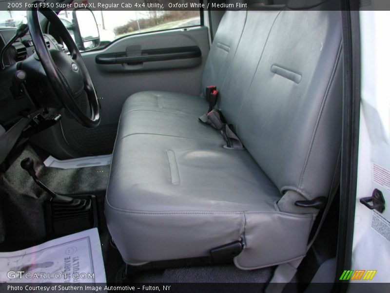 Oxford White / Medium Flint 2005 Ford F350 Super Duty XL Regular Cab 4x4 Utility