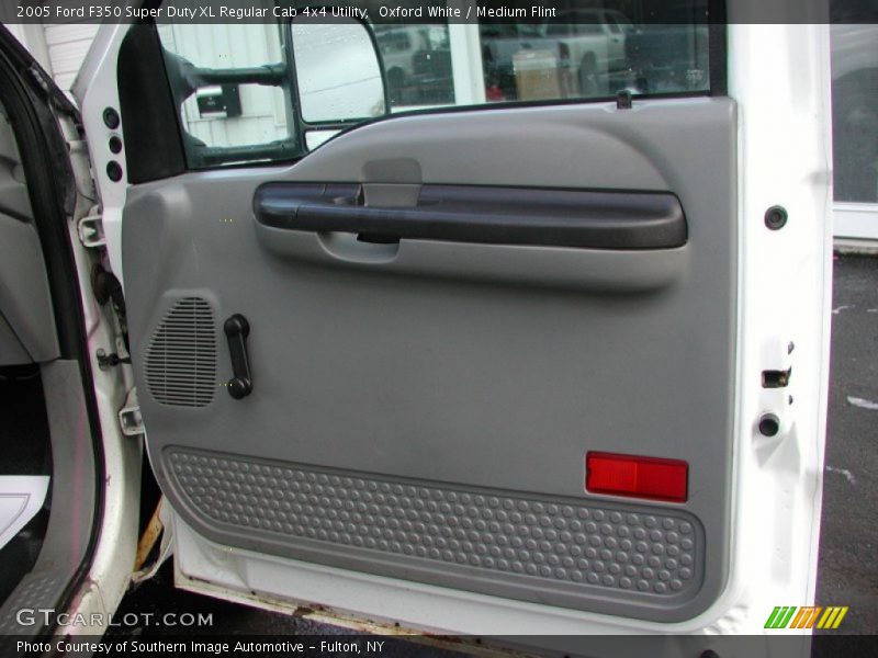 Oxford White / Medium Flint 2005 Ford F350 Super Duty XL Regular Cab 4x4 Utility