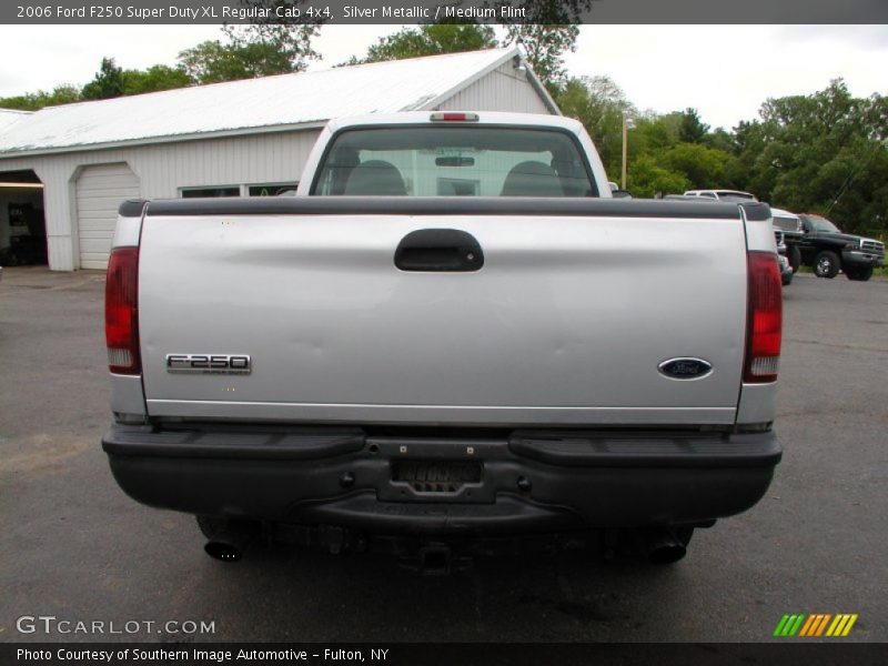 Silver Metallic / Medium Flint 2006 Ford F250 Super Duty XL Regular Cab 4x4