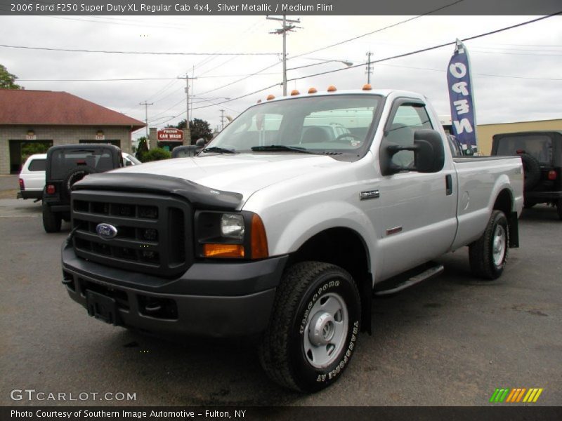 Front 3/4 View of 2006 F250 Super Duty XL Regular Cab 4x4