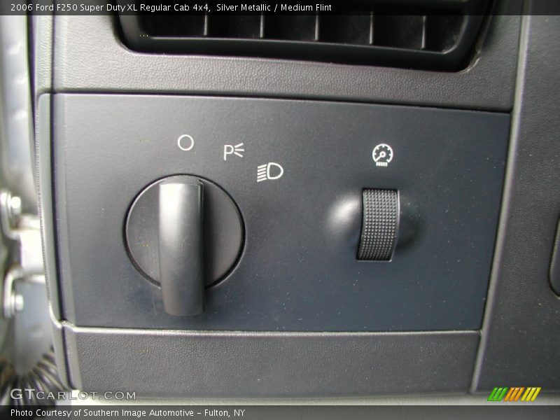 Silver Metallic / Medium Flint 2006 Ford F250 Super Duty XL Regular Cab 4x4
