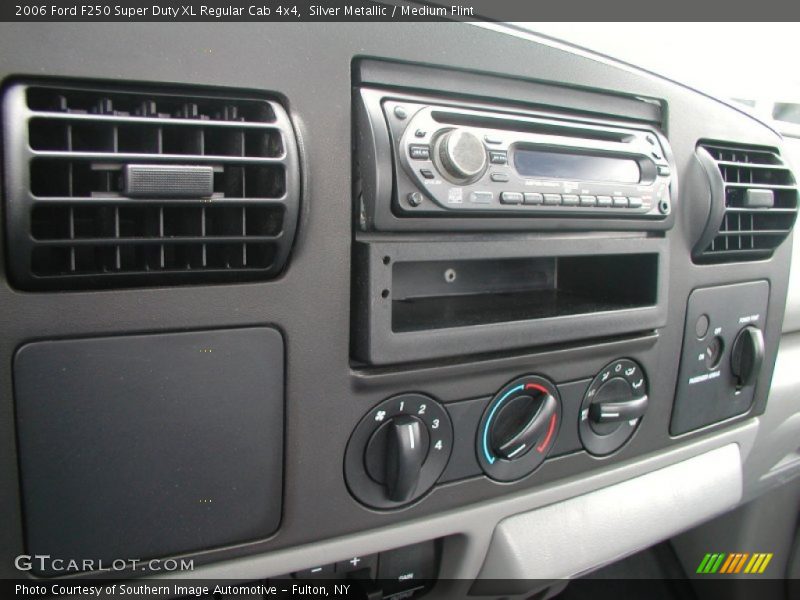 Silver Metallic / Medium Flint 2006 Ford F250 Super Duty XL Regular Cab 4x4
