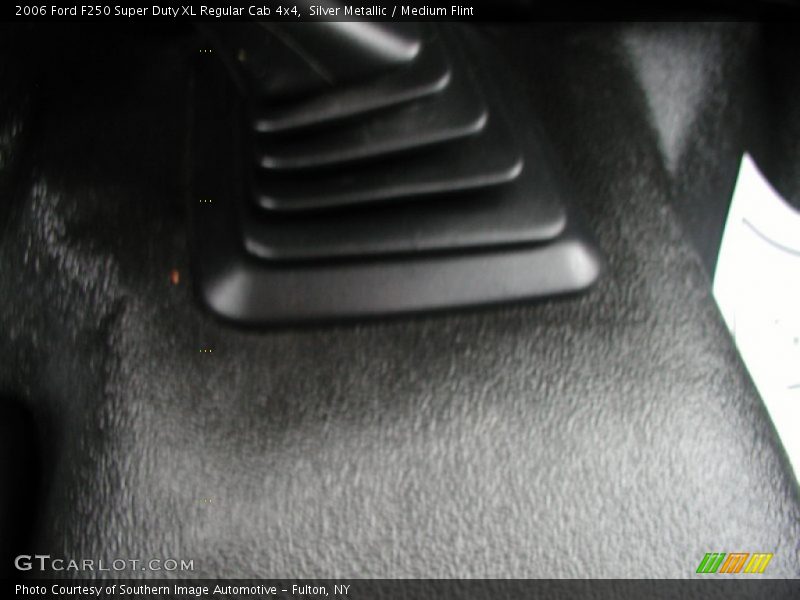 Silver Metallic / Medium Flint 2006 Ford F250 Super Duty XL Regular Cab 4x4