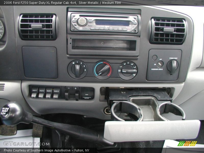 Silver Metallic / Medium Flint 2006 Ford F250 Super Duty XL Regular Cab 4x4